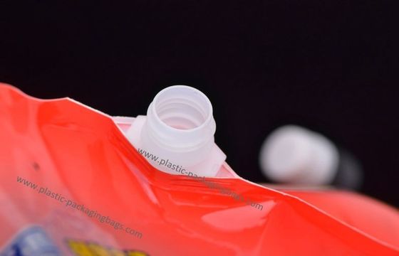 알루미늄 호일은 주둥이, 500ml/주문을 받아서 만들어진 250ml를 가진 주머니 세척액을 위로 서 있습니다