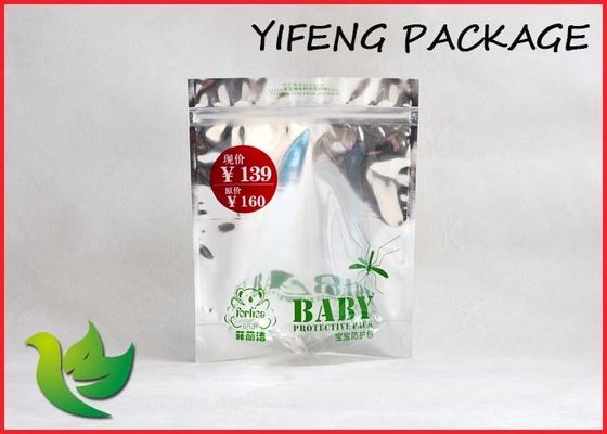 플라스틱 간식은 명확한 정면으로 포장하는 주머니를 위로 서 있습니다