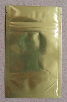 건조한 과일 포일 지플락 부대는 투명한 창을 가진 주머니를 위로 서 있습니다